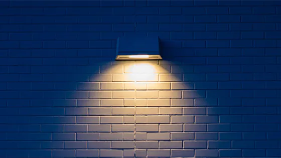 LED-Strahler beleuchtet weiße Wand LED-Strahler beleuchtet weiße Wand